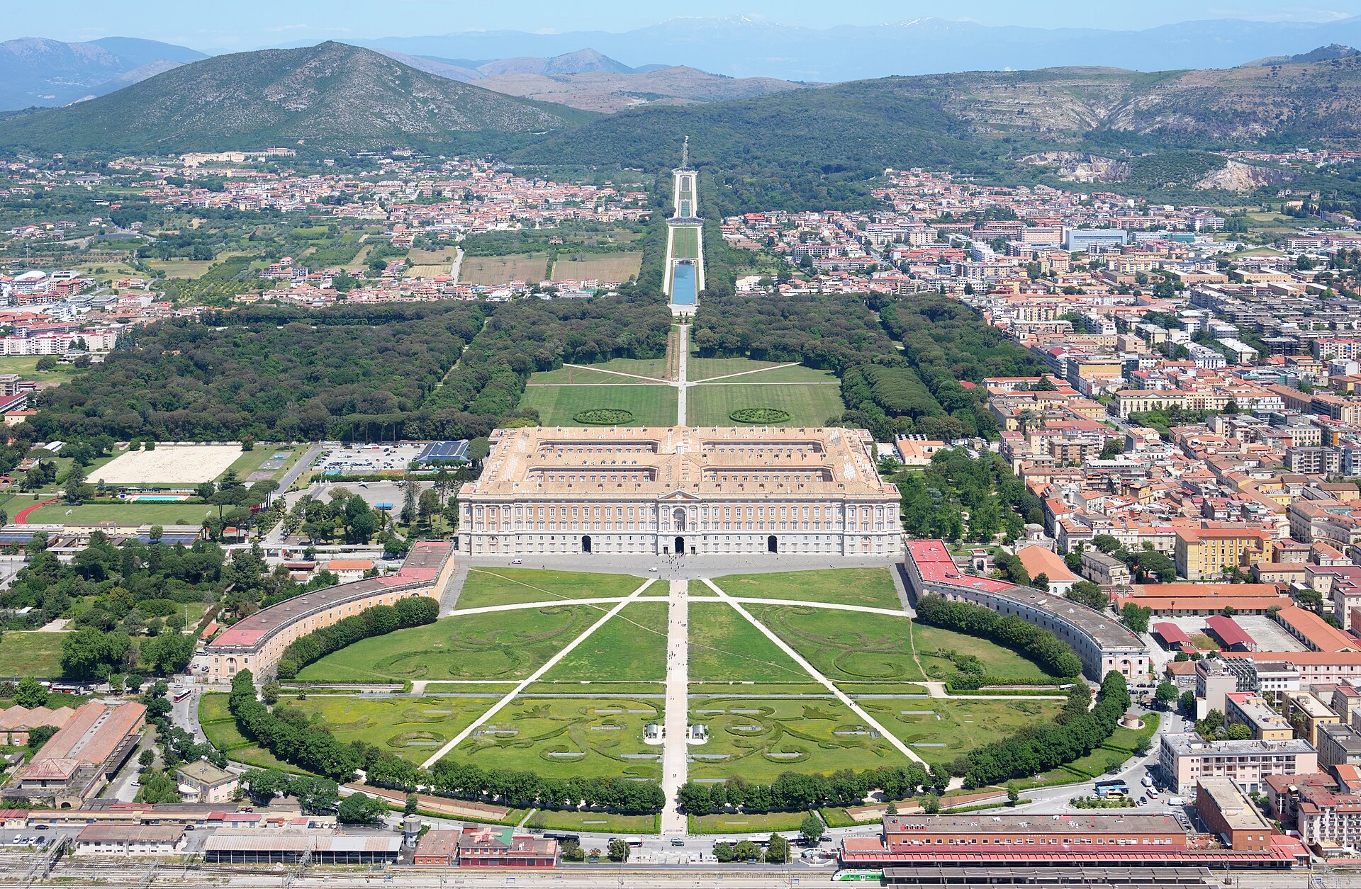 Veduta aerea della Reggia di Caserta